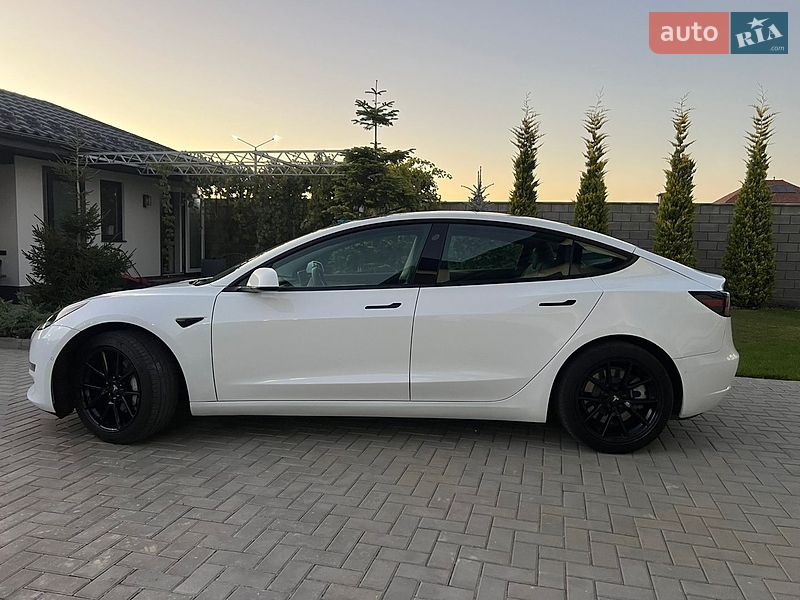 Седан Tesla Model 3 2021 в Одессе