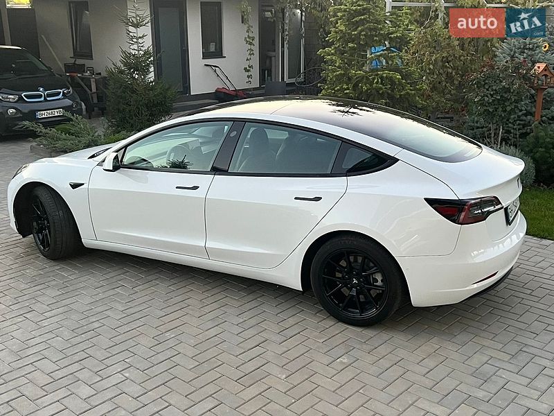 Седан Tesla Model 3 2021 в Одессе