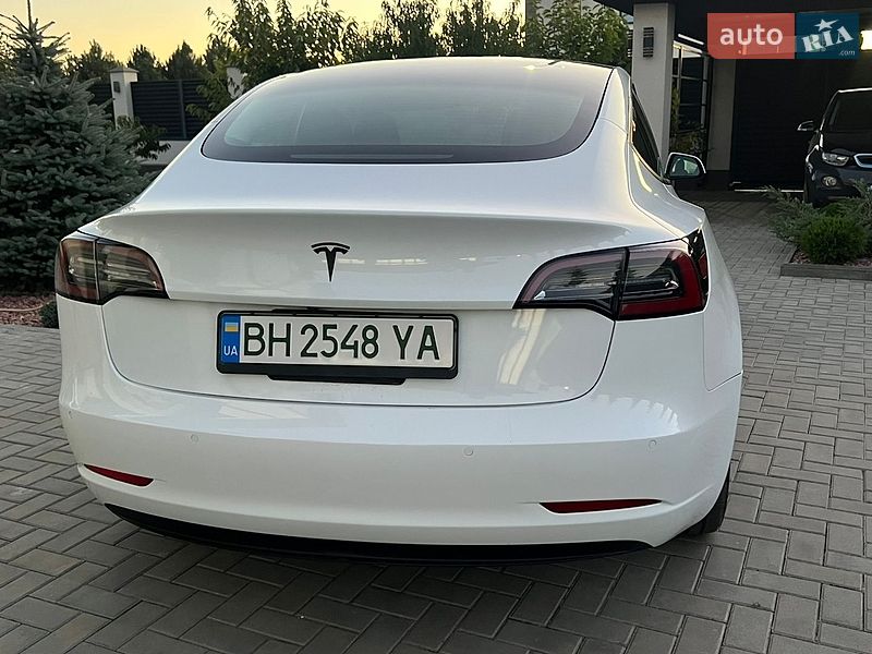 Седан Tesla Model 3 2021 в Одесі