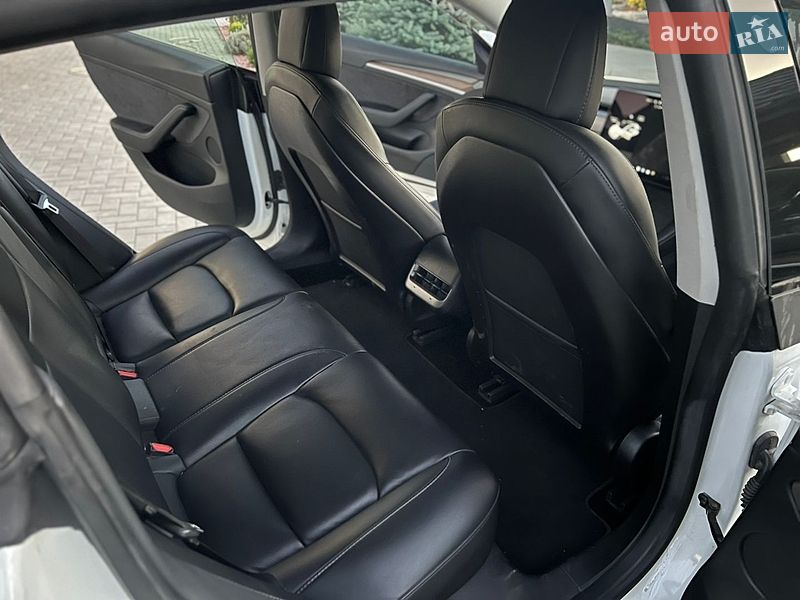 Седан Tesla Model 3 2021 в Одесі