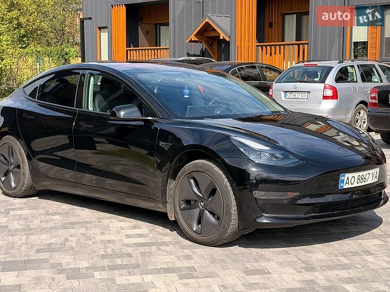 Седан Tesla Model 3 2018 в Ужгороде
