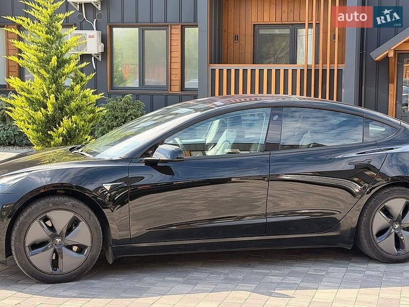 Седан Tesla Model 3 2018 в Ужгороде