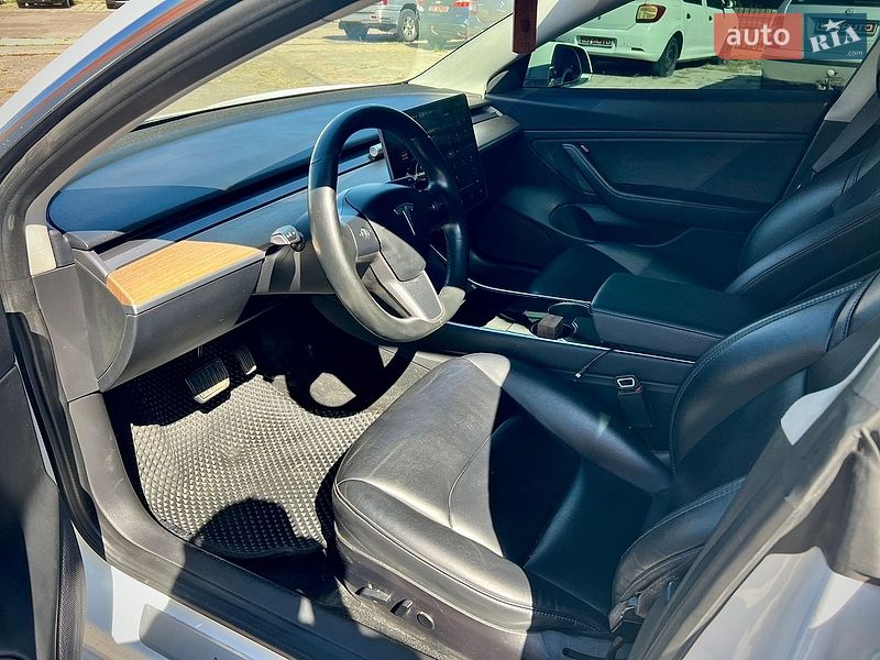 Седан Tesla Model 3 2018 в Харкові