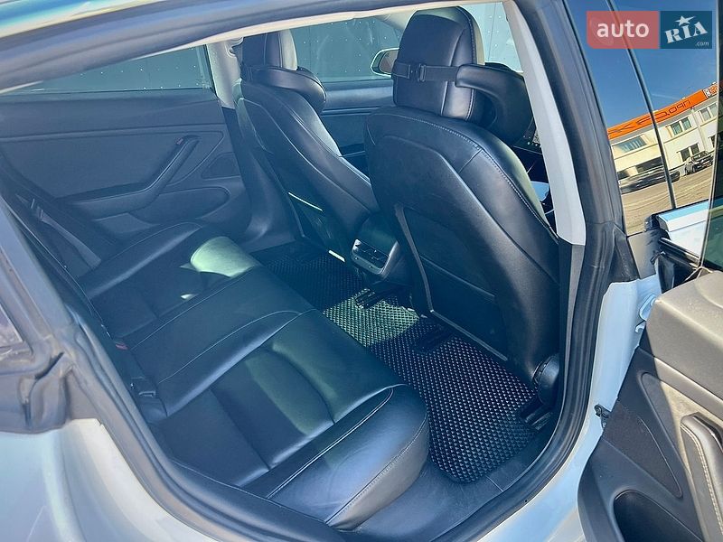 Седан Tesla Model 3 2018 в Харкові