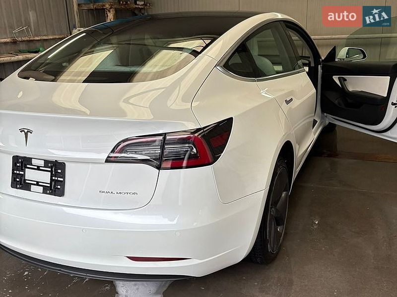 Седан Tesla Model 3 2019 в Луцке
