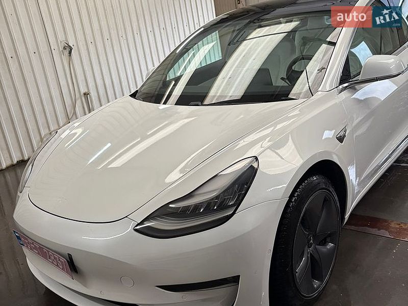 Седан Tesla Model 3 2019 в Луцке