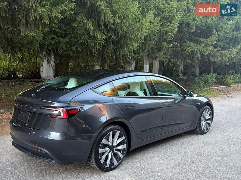 Седан Tesla Model 3 2025 в Києві