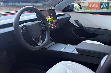 Седан Tesla Model 3 2025 в Києві