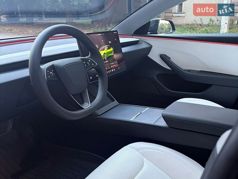 Седан Tesla Model 3 2025 в Києві