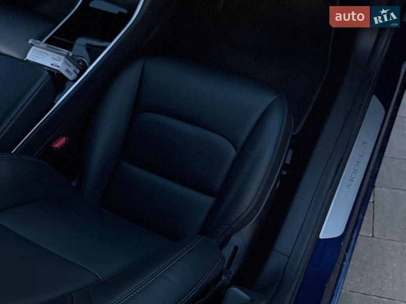 Седан Tesla Model 3 2018 в Рівному