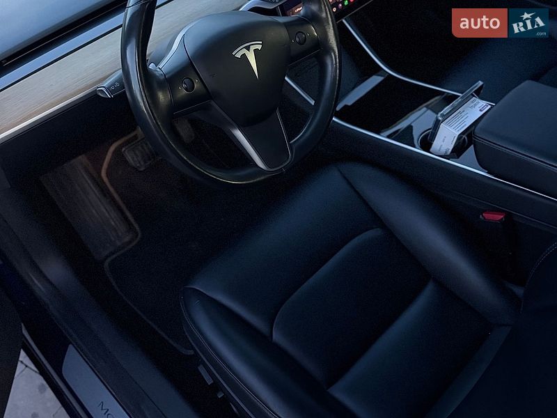 Седан Tesla Model 3 2018 в Рівному