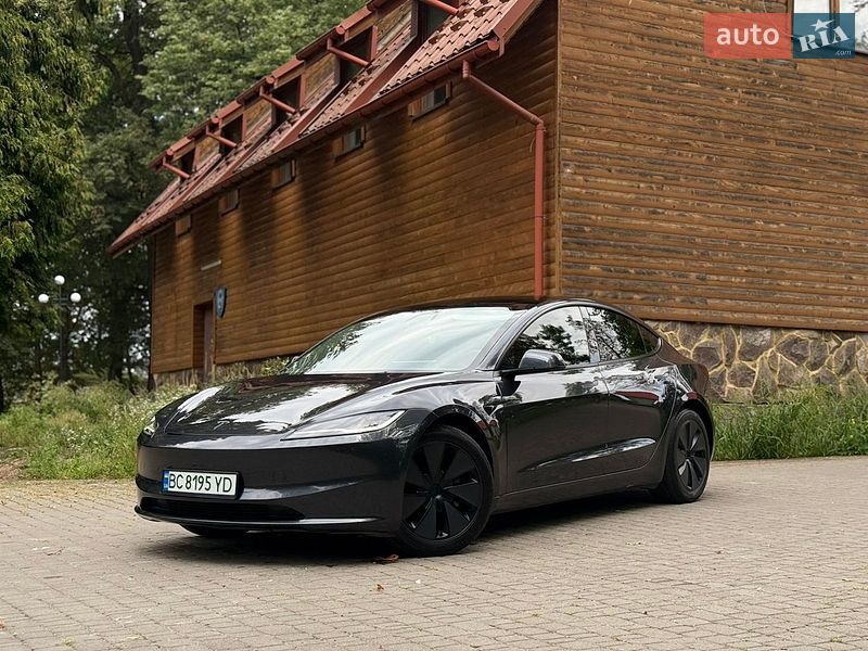 Седан Tesla Model 3 2025 в Самборе