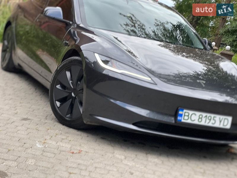 Седан Tesla Model 3 2025 в Самборе