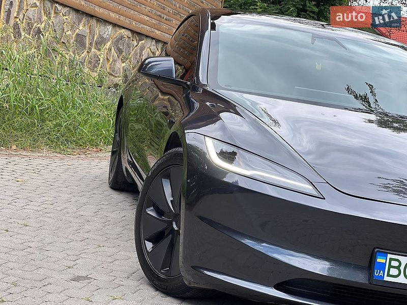 Седан Tesla Model 3 2025 в Самборе
