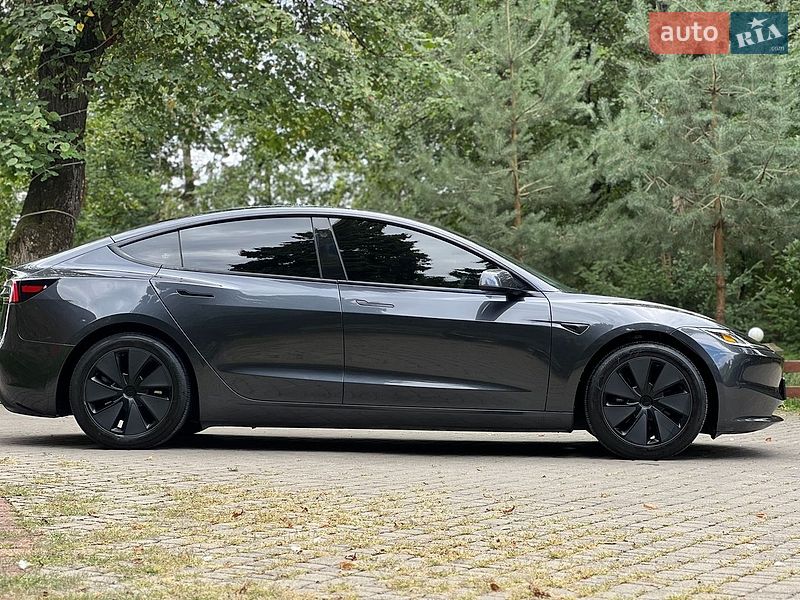 Седан Tesla Model 3 2025 в Самборе