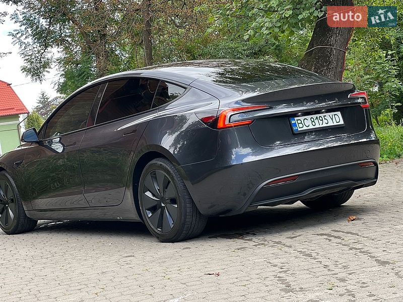 Седан Tesla Model 3 2025 в Самборе