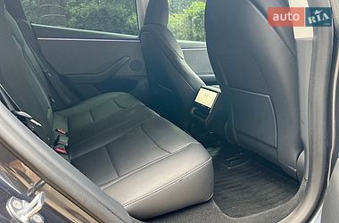 Седан Tesla Model 3 2025 в Самборе