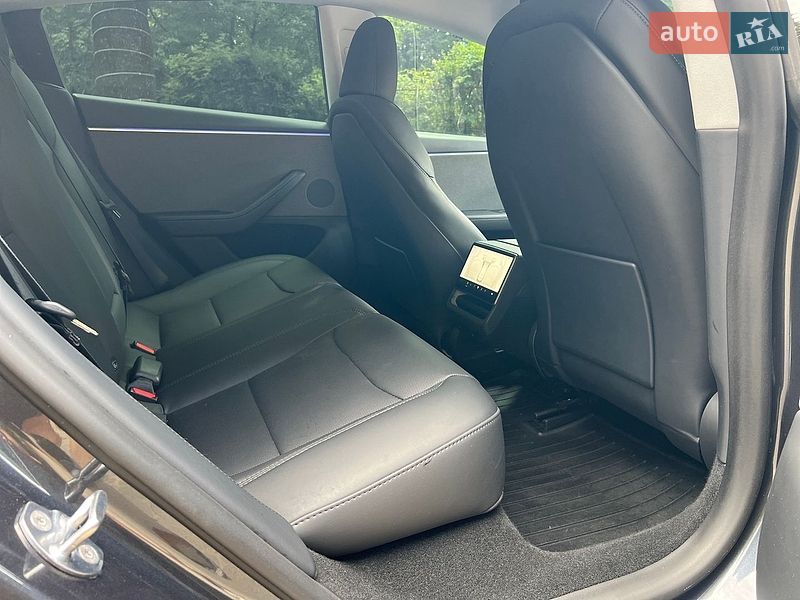 Седан Tesla Model 3 2025 в Самборе