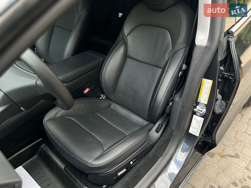 Седан Tesla Model 3 2025 в Самборе