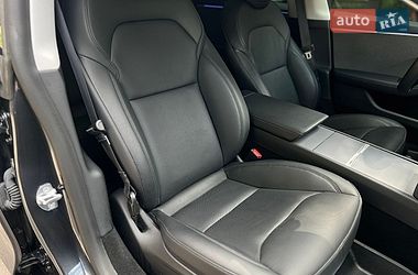 Седан Tesla Model 3 2025 в Самборе