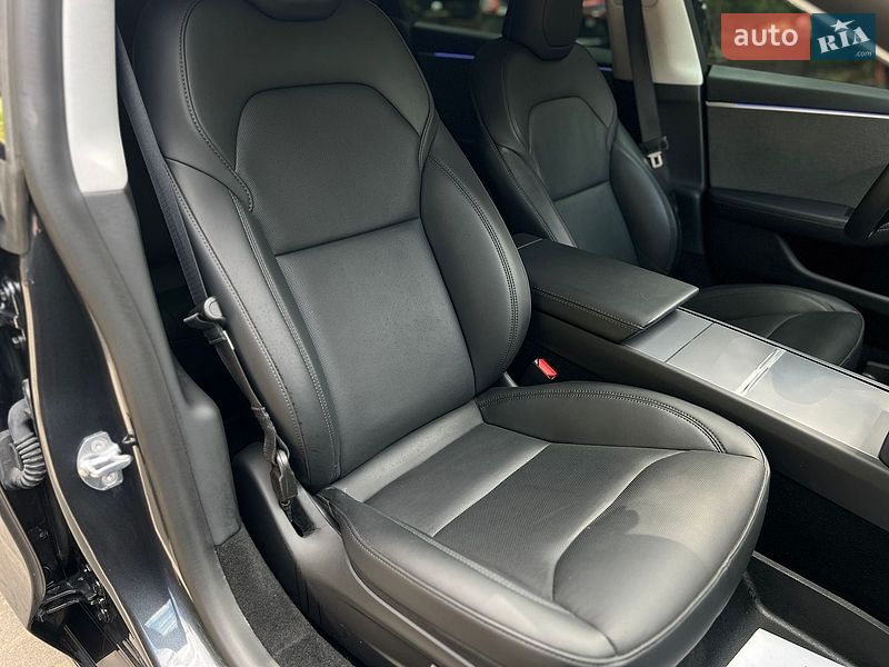 Седан Tesla Model 3 2025 в Самборе