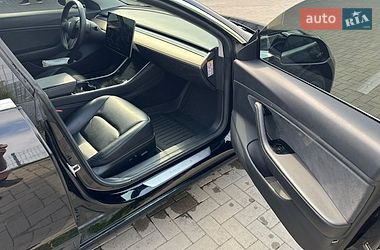 Седан Tesla Model 3 2019 в Ужгороде