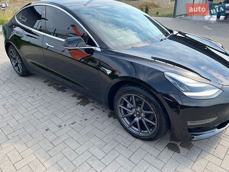 Седан Tesla Model 3 2019 в Ужгороде