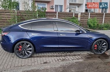 Седан Tesla Model 3 2020 в Киеве