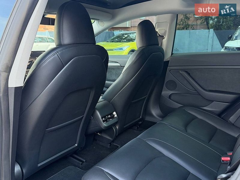 Седан Tesla Model 3 2023 в Києві