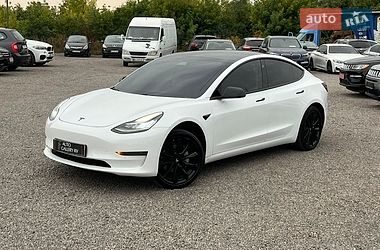 Седан Tesla Model 3 2019 в Ровно