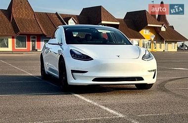 Седан Tesla Model 3 2019 в Одесі