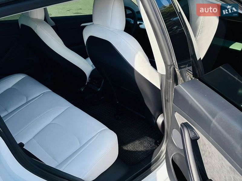 Седан Tesla Model 3 2021 в Покрові