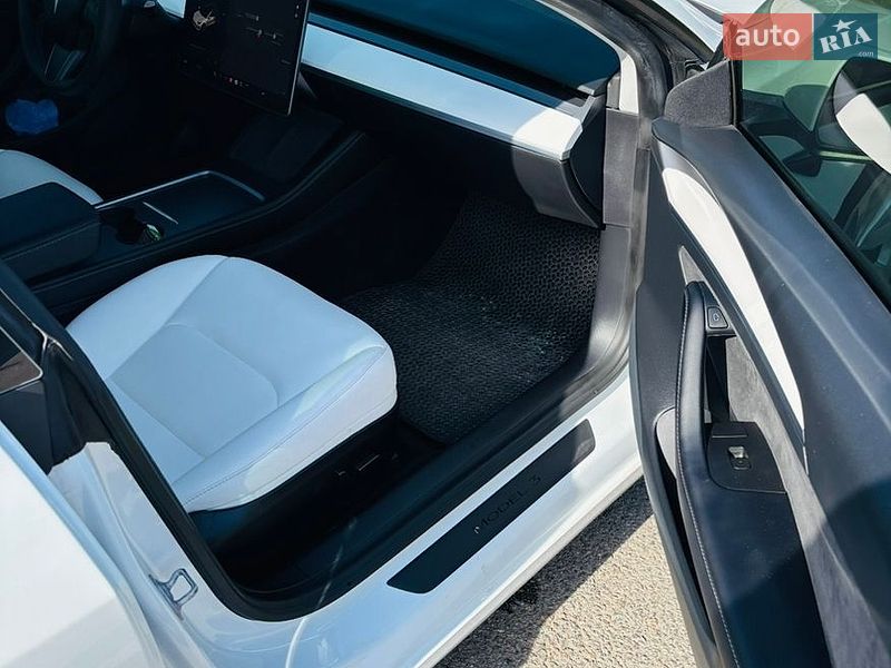 Седан Tesla Model 3 2021 в Покрові