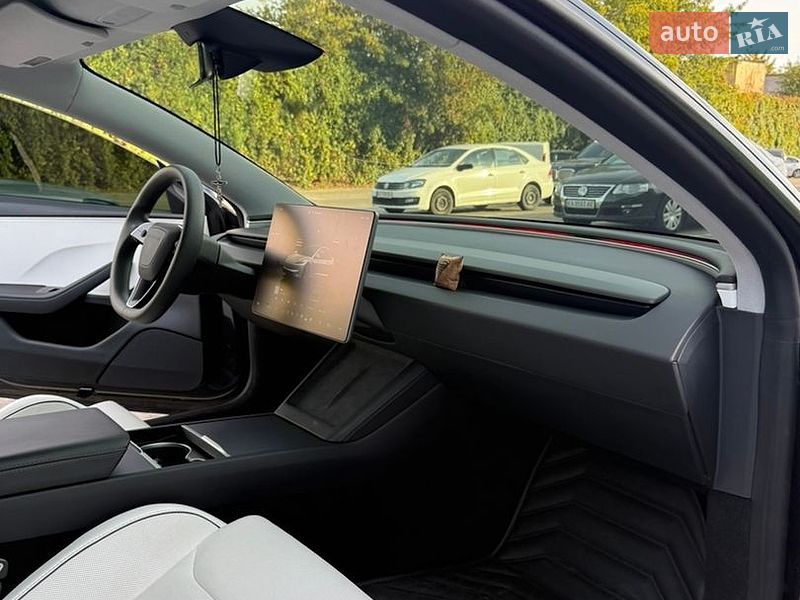 Седан Tesla Model 3 2024 в Києві