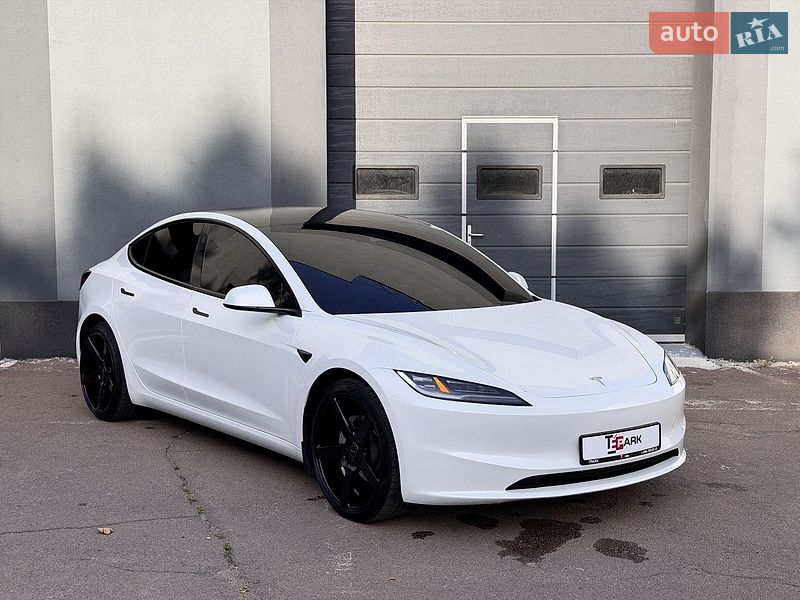 Седан Tesla Model 3 2024 в Києві