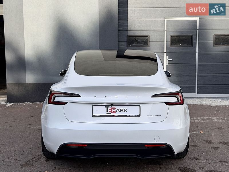 Седан Tesla Model 3 2024 в Києві