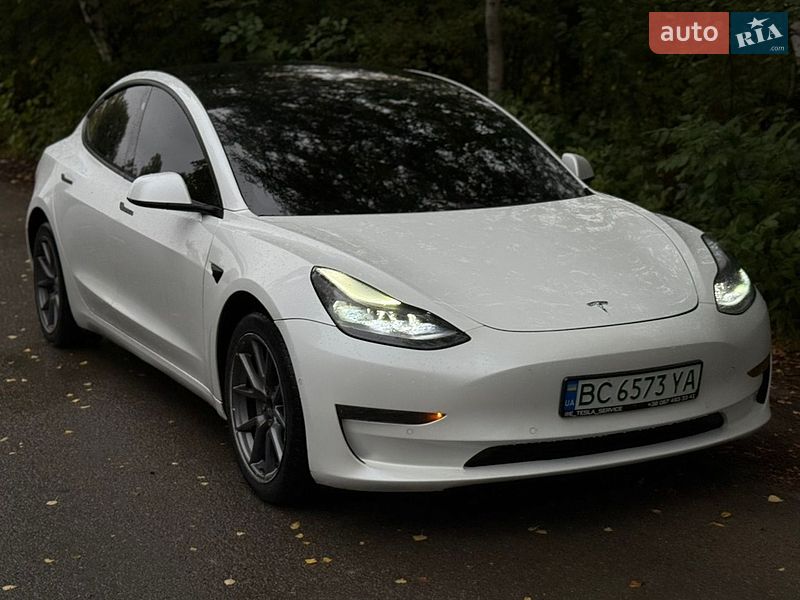 Седан Tesla Model 3 2021 в Львове