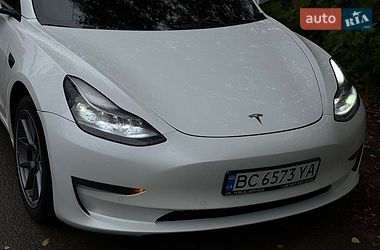 Седан Tesla Model 3 2021 в Львове