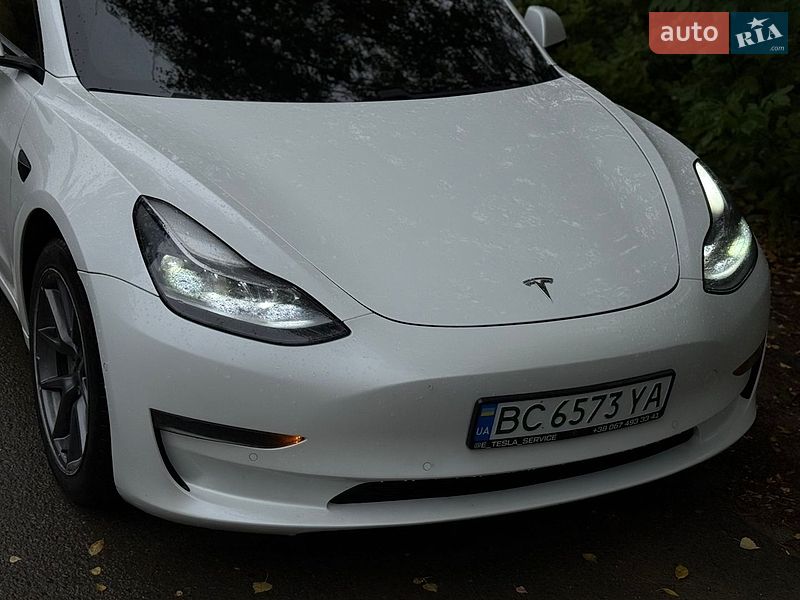 Седан Tesla Model 3 2021 в Львове