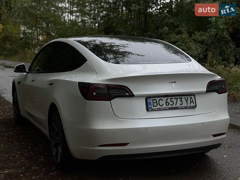 Седан Tesla Model 3 2021 в Львове