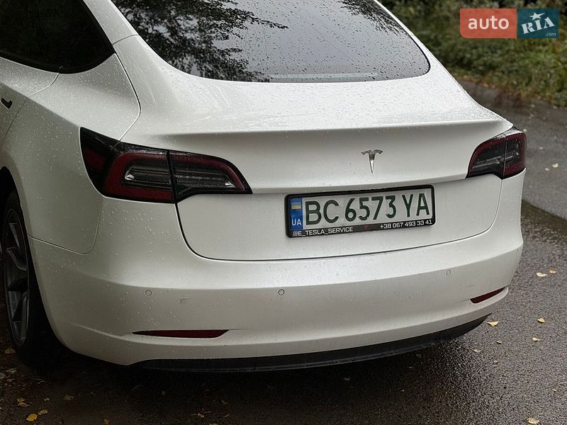 Седан Tesla Model 3 2021 в Львове
