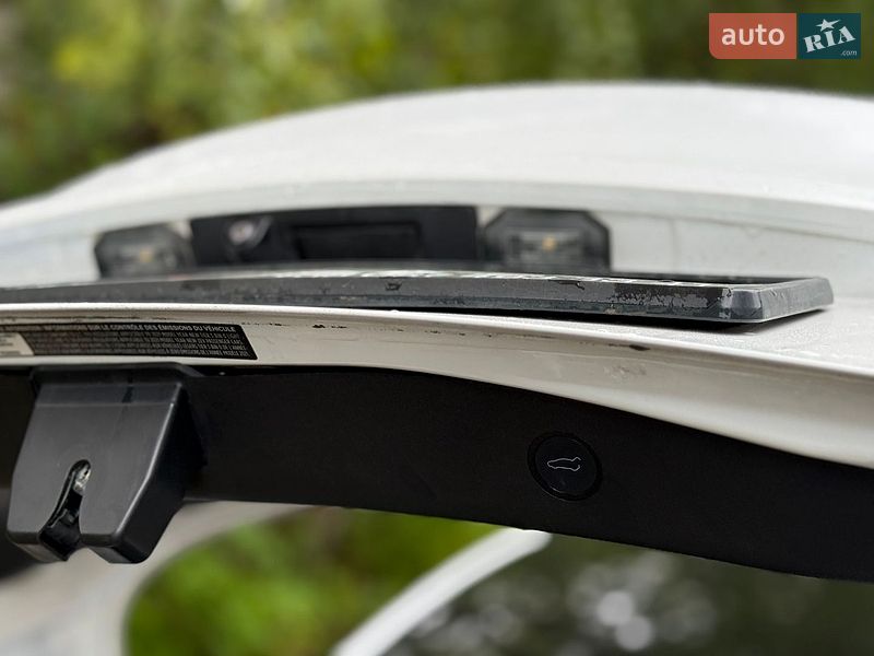Седан Tesla Model 3 2021 в Львові