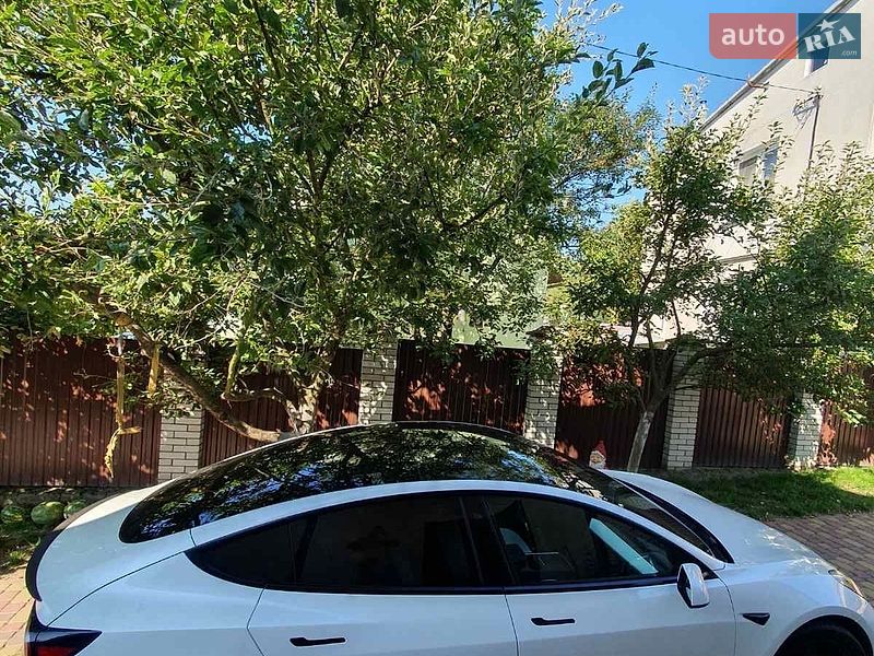 Седан Tesla Model 3 2022 в Львове