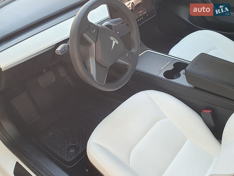 Седан Tesla Model 3 2022 в Львове