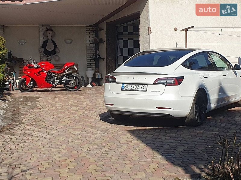 Седан Tesla Model 3 2022 в Львове