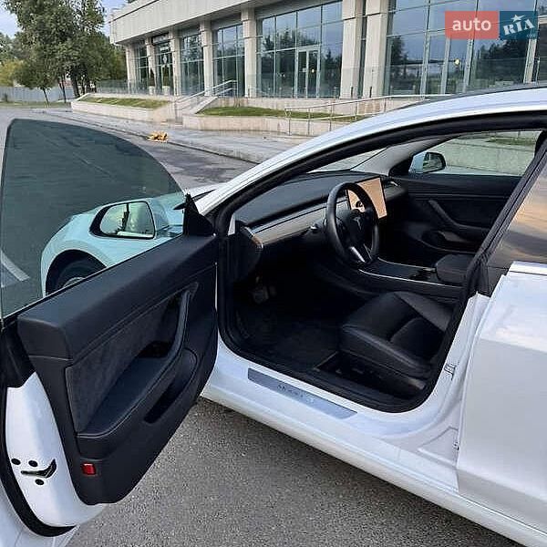 Седан Tesla Model 3 2019 в Львові фото 10 Седан Tesla Model 3 2019 в Львові