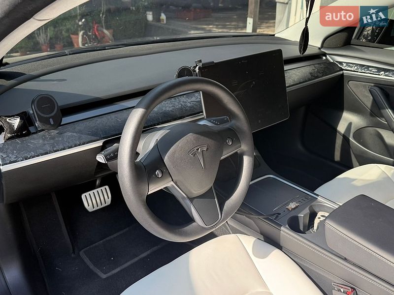 Седан Tesla Model 3 2023 в Днепре