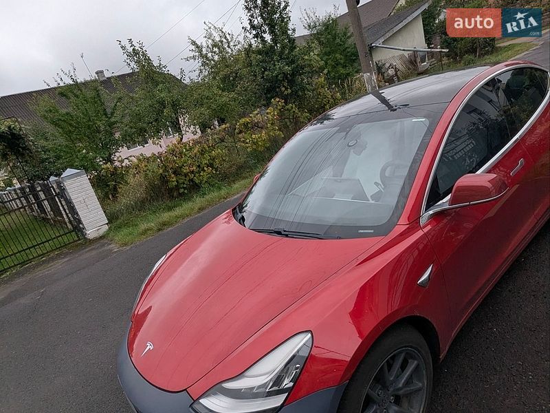 Седан Tesla Model 3 2020 в Моршині