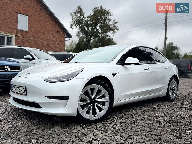 Седан Tesla Model 3 2021 в Львове