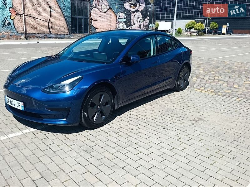 Седан Tesla Model 3 2022 в Луцьку
